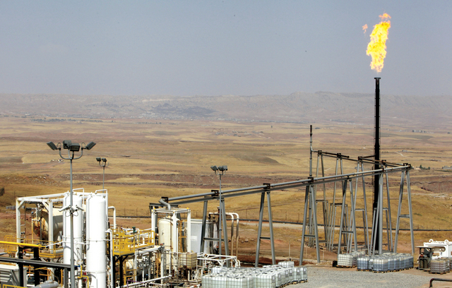 الصورة : حقول النفط باتت نهباً لتنظيم داعش مع غياب السلطة المركزيةمن المصدر
