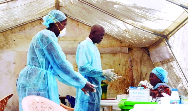 الصورة : الفقر وسوء التغذية والجهل عوامل ساهمت بتفشي فيروس إيبولا	                     أرشيفية