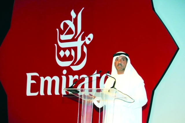 الصورة : احمد بن سعيد يلقي كلمة الافتتاح في الاجتماعات  	من المصدر