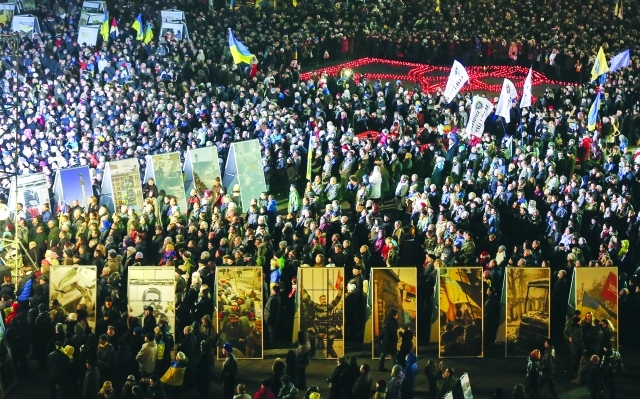 الصورة : أوكرانيون يحيون وسط كييف الذكرى الأولى للتظاهرات التي أطاحت بالنظام السابقاي.بي.ايه