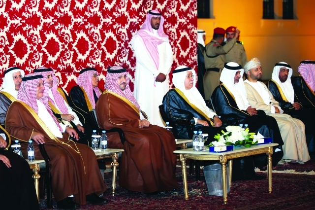 الصورة : تركي بن عبد الله ورؤساء الوفود في حفل مركز الملك عبد العزيز التاريخي بالرياض