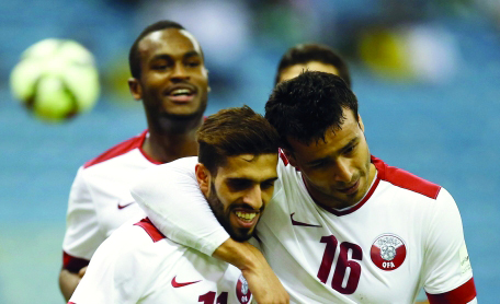 الصورة : قطر   قلبت الطاولة على عمان  وتأهلت الى النهائي-البيان