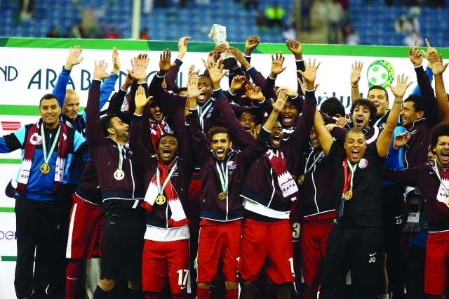 الصورة : تتويج المنتخب القطري ببطولة كأس الخليج 22
