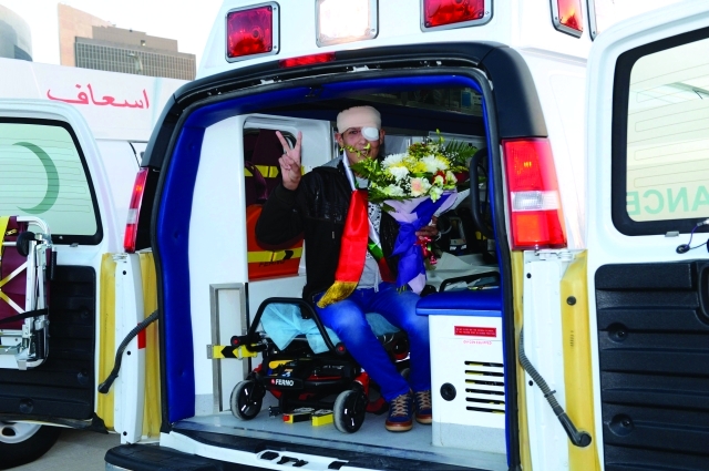 الصورة : سيارات إسعاف مجهزة لنقل المرضى
