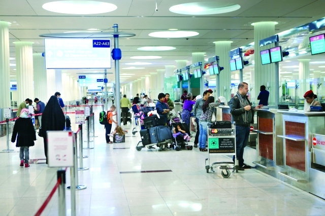 الصورة : جاهزية ومرونة في مطارات دبي لاستقبال ووداع الاعداد الكبيرة من الزوار   -  تصوير - عماد علاءالدين