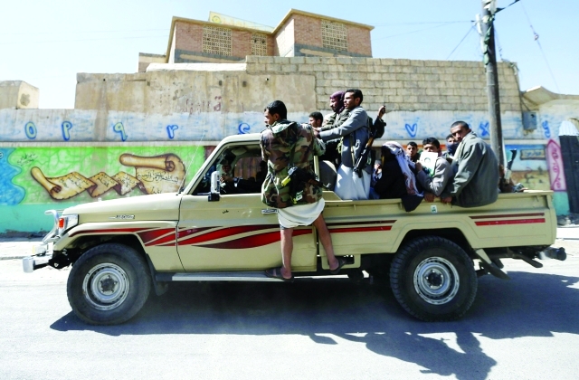 الصورة : ميليشيا الحوثي في احدى دورياتها في شوارع صنعاء	الوكالات