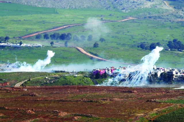 الصورة : دخان يتصاعد من منطقة الوزاني جنوب لبنان رويترز
