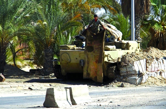 الصورة : الجيش المصري يعزز قواته في العريش    أ.ب