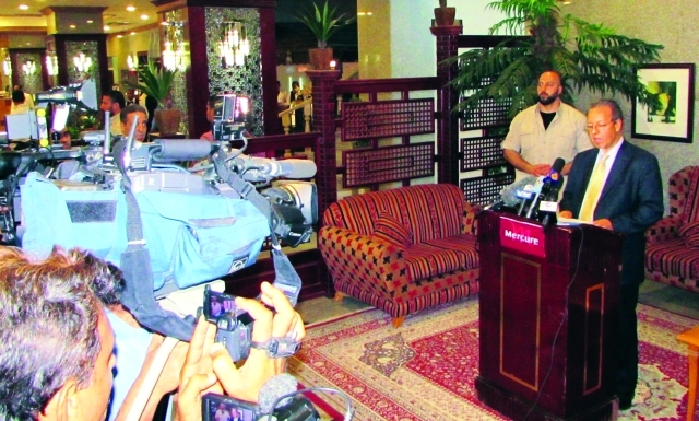 الصورة : بنعمر يتحدث خلال مؤتمر صحافي عقب لقائه هادي	أ.ف.ب