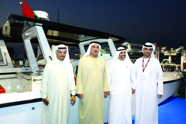 الصورة : سلطان بن خليفة خلال زيارته لـ«دبي العالمي للقوارب»