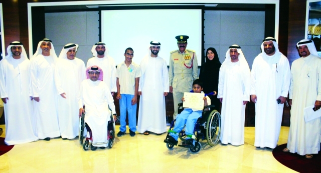 الصورة : منصور بن محمد وأعضاء اللجنة العليا لحماية حقوق ذوي الإعاقة	من المصدر