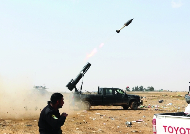 الصورة : قوات الأمن العراقية تطلق صاروخاً على مواقع »داعش« في تكريت    أ.ب