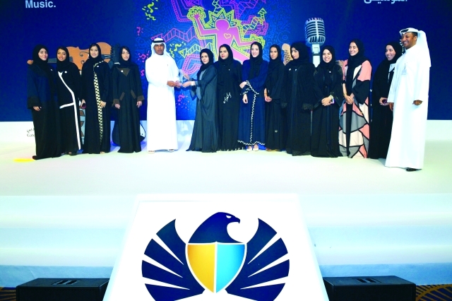 الصورة : أحمد محبوب مصبح خلال تكريم الفائزين بالجائزة