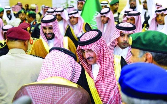 الصورة : أمراء ووزراء ومواطنون سعوديون يهنئون محمد بن نايف ومحمد بن سلمان -     واس