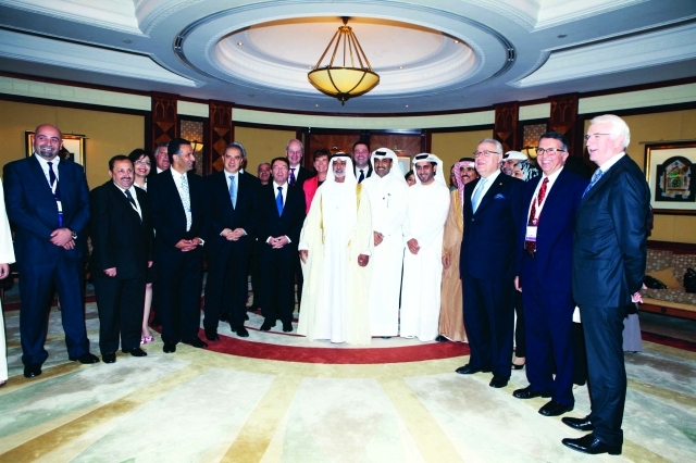 الصورة : نهيان بن مبارك يتوسط الوزراء العرب والمسؤولين المشاركين      -    من المصدر