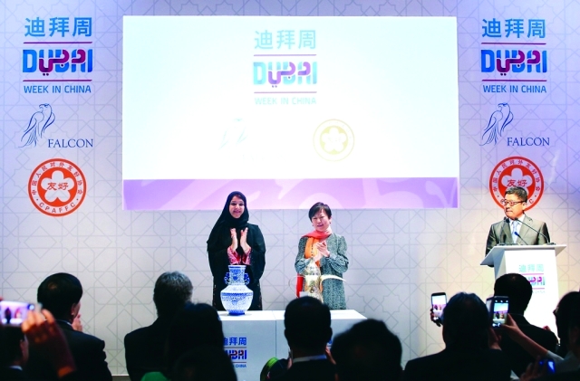 الصورة : ■ ريم الهاشمي ولي جياولين خلال افتتاح اسبوع دبي في الصين | من المصدر