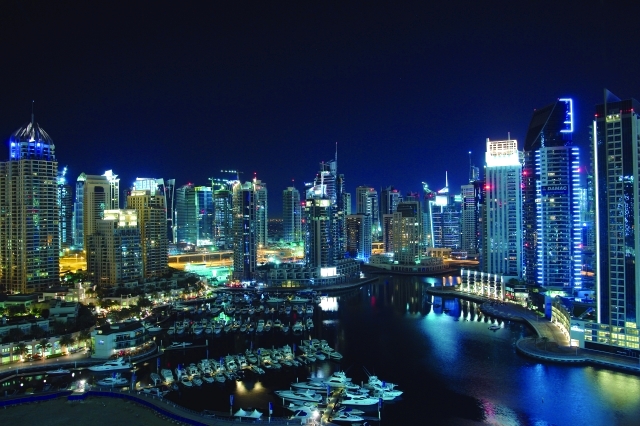 الصورة : ■ دبي مارينا في مشهد ليلي يعكس تطور البنية التحتية للمدينة في السنوات الأخيرة  |  البيان