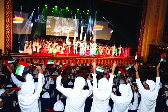 الصورة : ■ من حفل افتتاح الأولمبياد المدرسي على مسرح المدينة الجامعية بالشارقة  |  تصوير - خالد نوفل