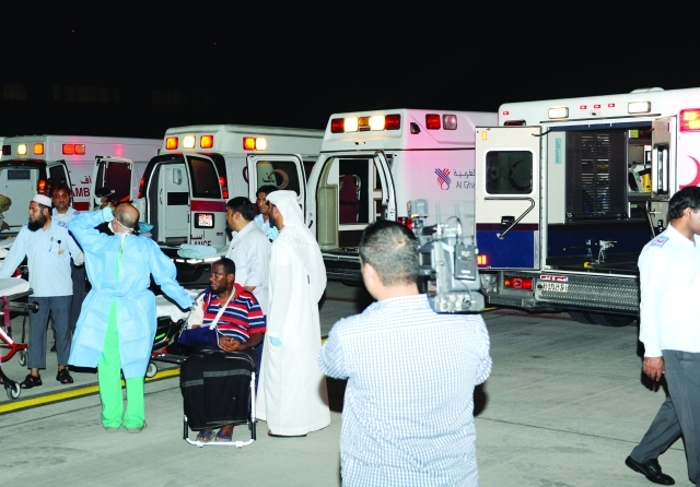 الصورة : وصول الجرحى اليمنيين إلى الدولة لتلقي العلاج  |  وام