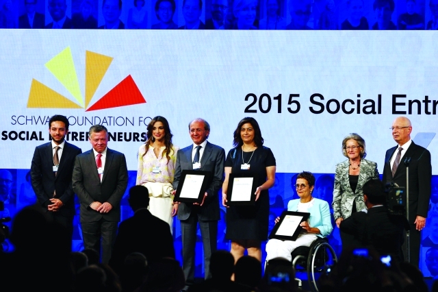 الصورة : ■ جائزة المشاريع الاجتماعية للعام 2015 على هامش المنتدى  |  رويترز