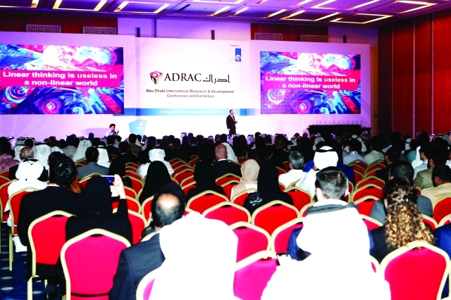 الصورة : Ⅶ حضور كبير في مؤتمر تطوير وأبحاث حقول النفط في أبوظبي  |  البيان