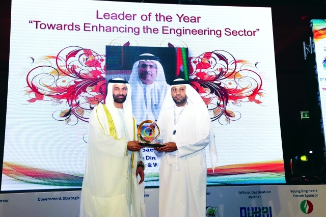 الصورة : ■ عيسى الميدور خلال تسليم  الجوائز لـ"كهرباء دبي"  |  من المصدر