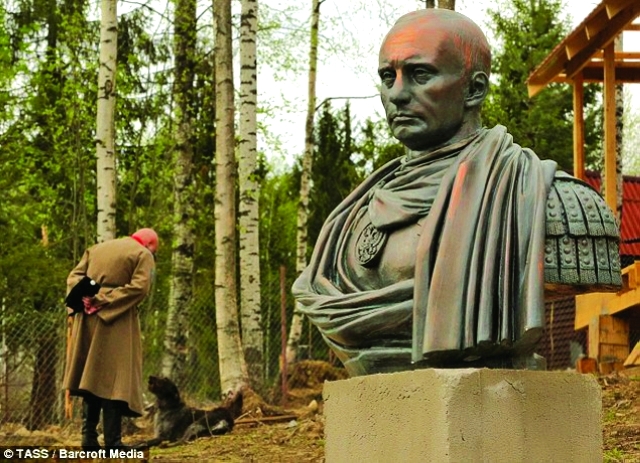 الصورة : تمثال بوتين
