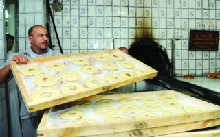 الصورة: الصورة: خبز الشريك.. علامة فارقة بإفطار المدينة المنورة
