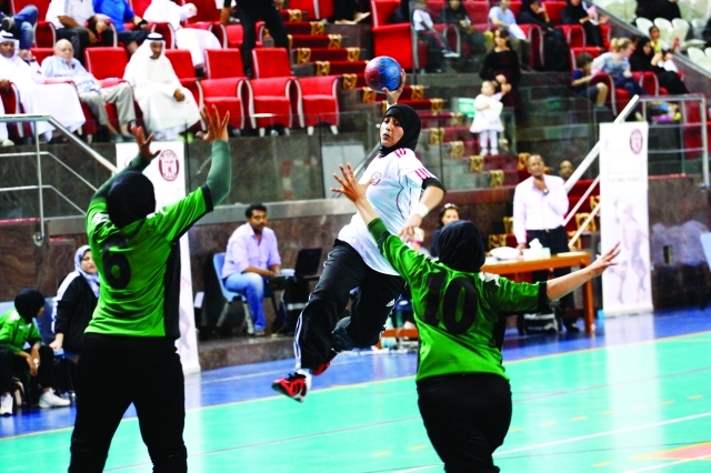 الصورة : ■ نشاط مميز للمرأة الإماراتية في الرياضة   |   البيان