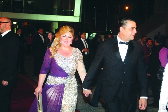 الصورة : مجدي كامل وزوجته مها أحمد
