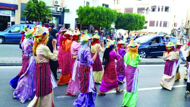 الصورة : ملابس النساء الأندلسيات باقية في المغرب  |  البيان