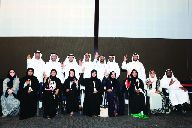 الصورة : عدد من مرشحي دبي في صورة جماعية قبيل إعلان النتائج