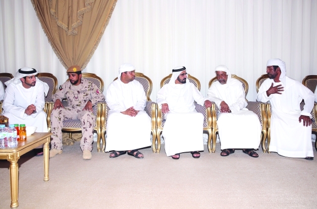 الصورة : ■ نائب رئيس الدولة وولي عهد دبي خلال تقديمهما العزاء في الشهيد يوسف الكعبي