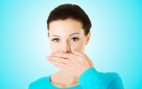 الصورة: الصورة: 10 طرق طبيعية للتخلص من رائحة الفم الكريهة