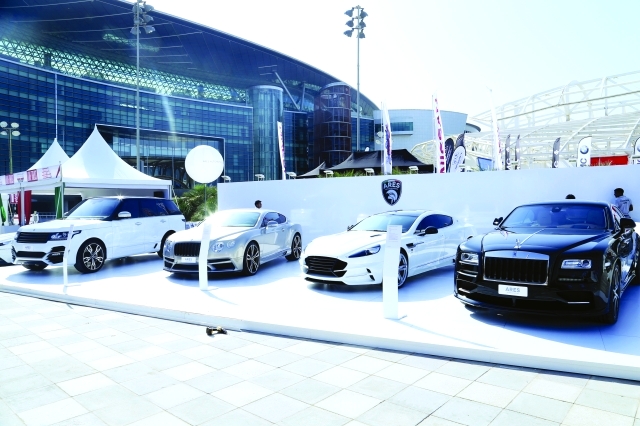 الصورة : السيارات المعروضة في في موكب دبي للاستعراض في فندق الميدان في دبي، نوفمبر 28، 2014، تصوير محمد الزرعوني