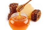 الصورة: الصورة: تعرفوا إلى نوع العسل المسموح به خلال الحمية؟