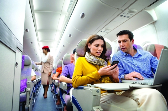 الصورة : ■ «دبي للتسوق» ساهم في زيادة حركة الركاب على رحلات طيران الإمارات