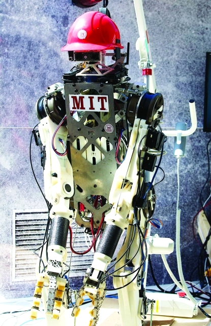 الصورة : روبوت إماراتي تأهل للتصفيات النهائية   ــ  من المصدر