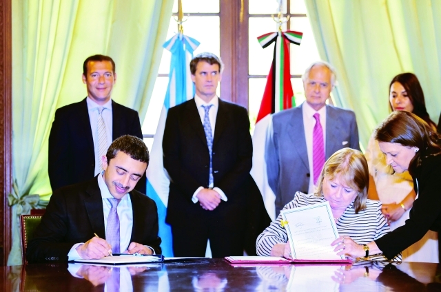 الصورة : ■ عبد الله بن زايد ووزيرة الخارجية الأرجنتينية يوقعان اتفاقية تبادل المعلومات الضريبية   |  وام