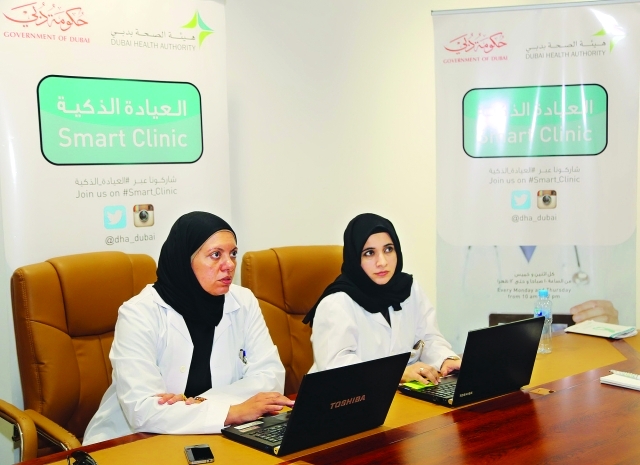 الصورة : داليا الشوربجي وسعاد هاشم خلال مشاركتهما في العيادة الذكية