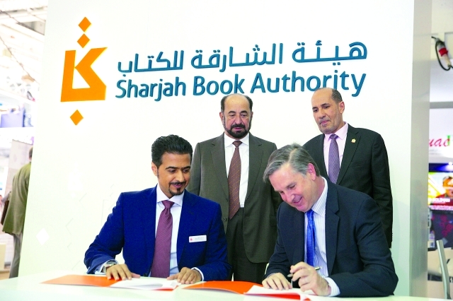 الصورة : Ⅶ سموه يشهد توقيع اتفاقيات الشارقة للكتاب مع المؤسسات العالمية