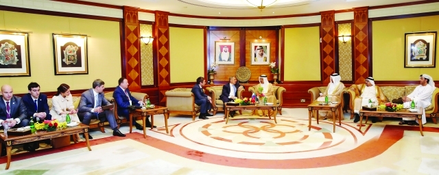 الصورة : Ⅶ المنصوري خلال لقاء رئيس جمهورية تتارستان والوفد المرافق له على هامش ملتقى الاستثمار السنوي   |  البيان