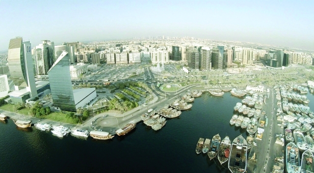 الصورة : مشهد عام لخور دبي  تصوير ـ عماد علاء الدين