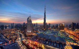 الصورة: الصورة: دبي: 3 قلوب تبرز سحر المدينة