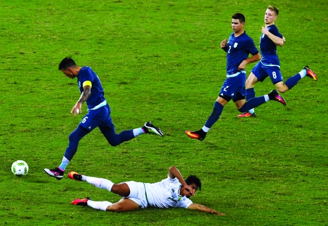 الصورة : ■ الجزائر خسرت أمام الأرجنتين | أ ف ب