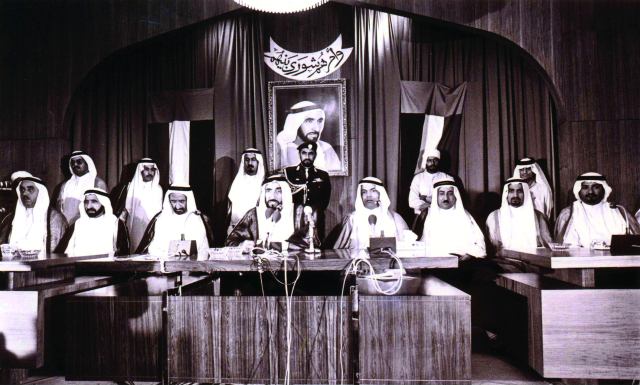 الصورة : ■ زايد يفتتح دورة المجلس الوطني في العام 1977