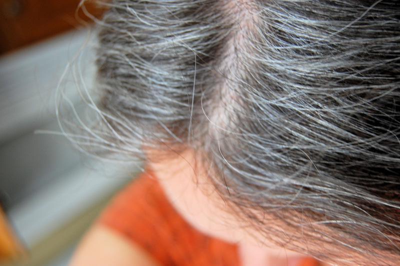 ما هي أسباب ظهور الشعر الأبيض وكيف تتخلص منه البيان الصحي حياة البيان