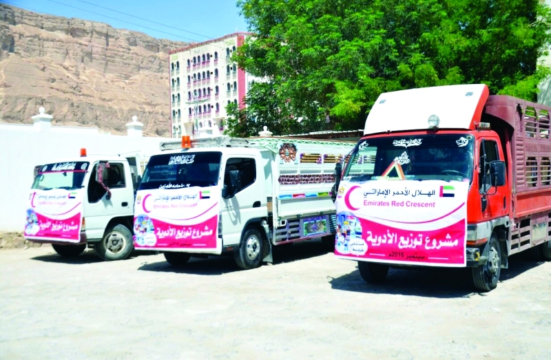الصورة : ■ شاحنات محملة بالأدوية مقدمة من الهلال الأحمر الإماراتي في وادي حضرموت  |  وام