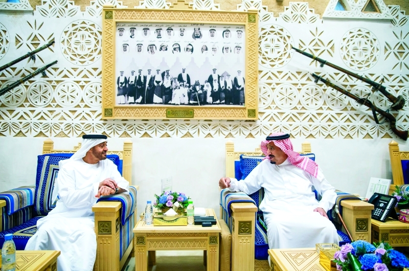 الصورة : خادم الحرمين ومحمد بن زايد خلال اللقاء   |   وام