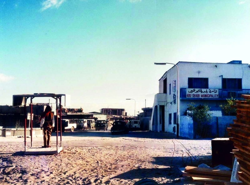 الصورة : ■  بلدية أبوظبي في الستينيات   |   من المصدر